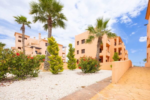 apartamento turistico los alcazares entrada edificio