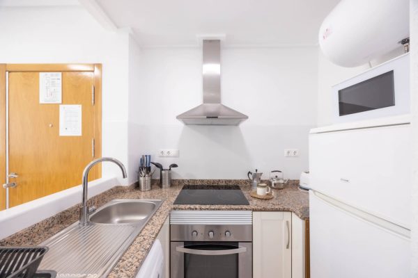apartamentos turisticos torrevieja cocina 2